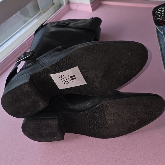 Black Knee-High Leather Boots with adjustable buckle strap - Picture 3 of 5